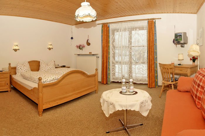 Romantikzimmer mit Terrasse - Pension Sonnleitn - Urlaub mit Hund in Zwiesel
